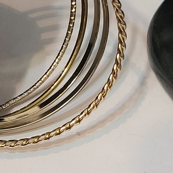 5 gold tone bangle bracelets size 6.75-7 - Picture 2 of 3